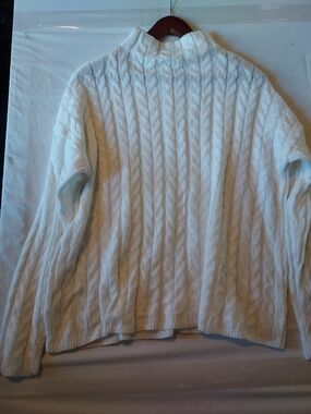 Women's Cable Knit Turtleneck Sweater - White